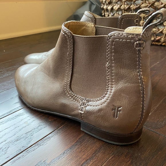Women’s Frye ankle boots - Picture 2 of 4
